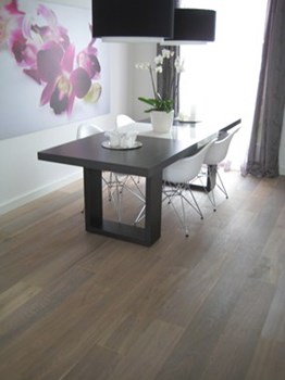 Fam. van Dam uit Eindhoven. Lamelparket 14 x 189 mm. Gerookt & wit geolied.